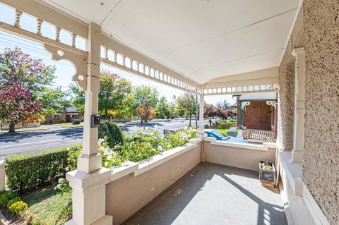 The Pearl On Prince  Stylish Cottage, CBD, Wifi - Renee 3
