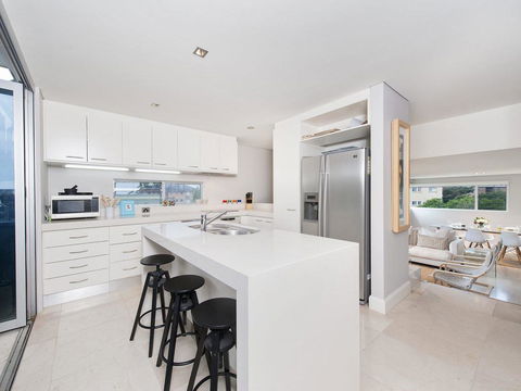 The Penthouse @ Little Beach - Swimm 2