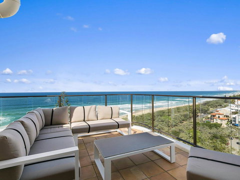 The Penthouse @ Point Cartwright - INSTANT HOTEL WINNER 2019 - Renee 3
