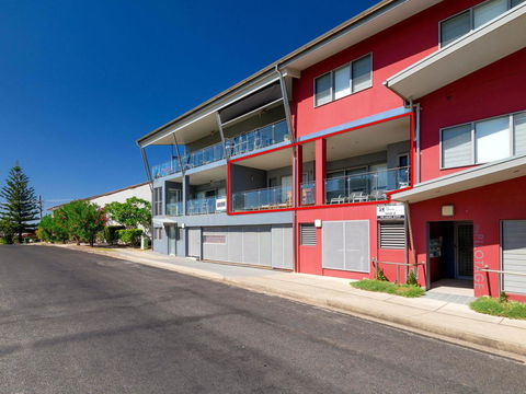 The Pilotage 2 - On Clarence Street - Renee 3