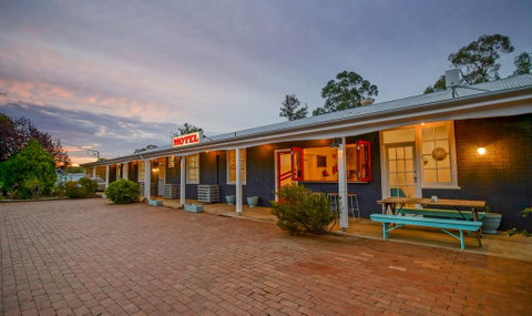 The Platypus Accommodation & Cafe - Petrol Stations 0