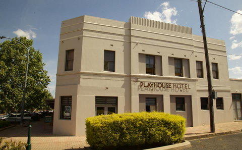 The Playhouse Hotel - Renee 0