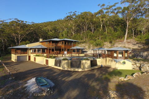 The Pool House - Internet Find 2
