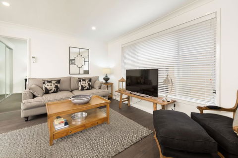 The Provincial - Central & Sophisticated - Renee 0