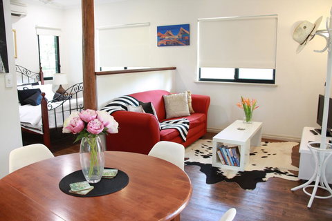 The Quarters Self Contained Bungalow - Internet Find 2