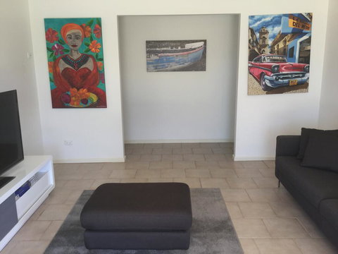 The Red Door - Swimm 1