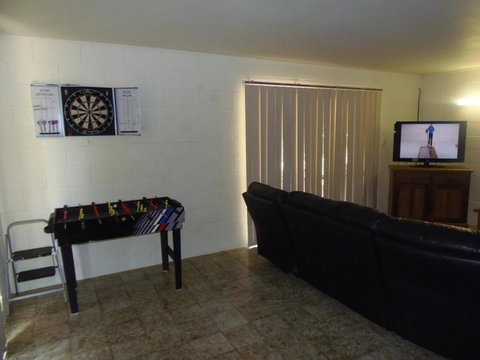 The Red Piranha - Rainbow Beach, Close To Everything, Air Con And Pet Friendly - Renee 1