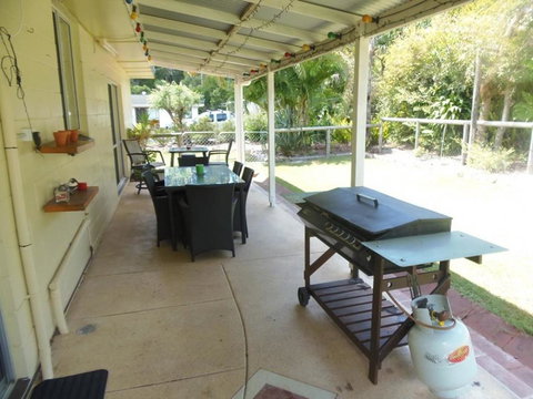 The Red Piranha - Rainbow Beach, Close To Everything, Air Con And Pet Friendly - Renee 3