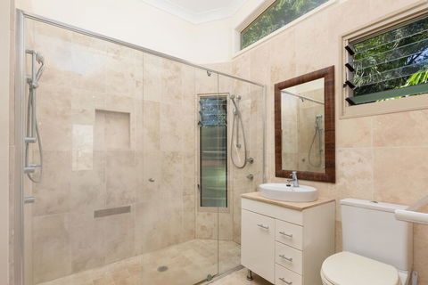 The Richmond Beach Villa - Renee 2