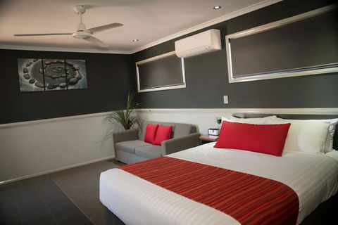 The Rocks Motel - Renee 2