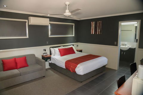 The Rocks Motel - Renee 1