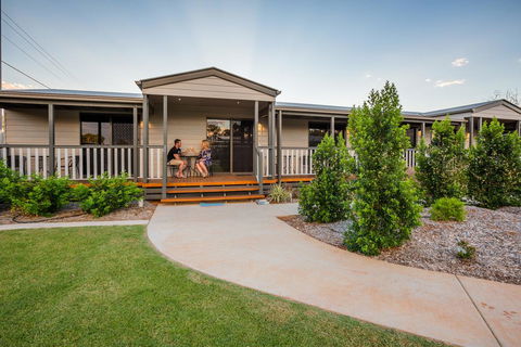 The Rocks Motel - Renee 0
