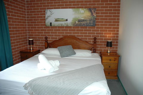 The Roseville Apartments - Renee 0