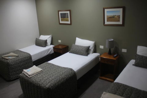 The Saltbush Motor Inn - Renee 2