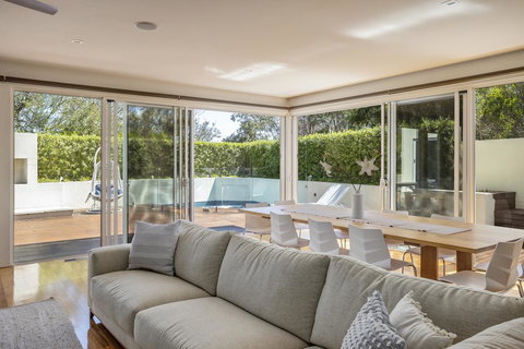 The Sanctuary: Stunning. Hot Tub Spa + Linen - Internet Find 3