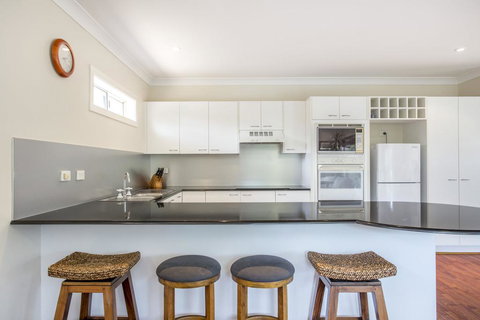 The Sands - 4/46 Jones Avenue Mollymook - Qld Realsetate 1