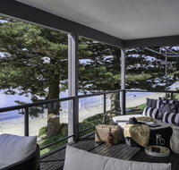 The Seaview - Designer Beachfront House - Internet Find