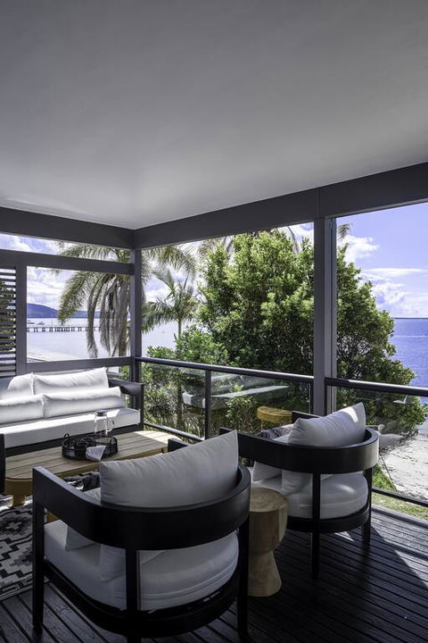 The Seaview - Designer Beachfront House - Renee 3