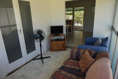 The Shack - Rainbow Beach, The Ultimate Beach Shack, 200m To Beach - Renee 2