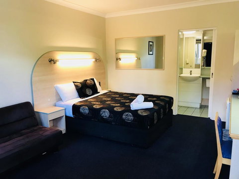 The Shamrock Hotel - Swimm 2