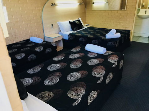 The Shamrock Hotel - Swimm 3