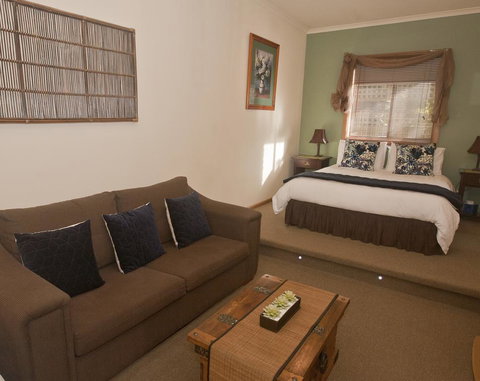 The Shingles Riverside Cottages - Qld Realsetate 3