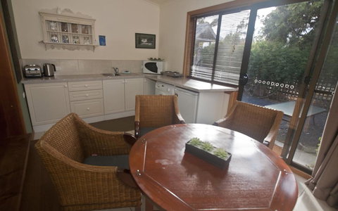 The Shingles Riverside Cottages - Qld Realsetate 1