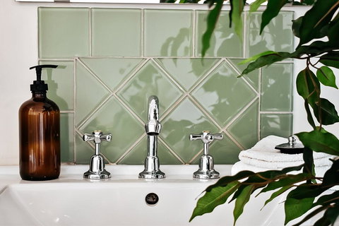 The Spa Cottage - Renee 3