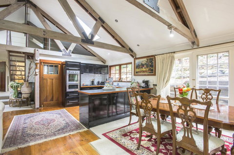 The Stone On The Hill - 3 Bedroom House - Internet Find 2