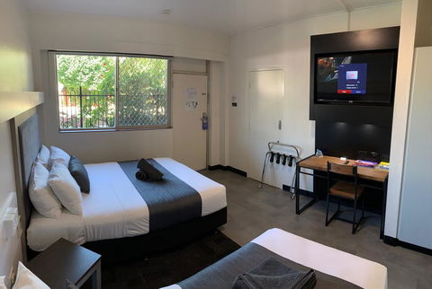The Stuart Hotel-Motel - Petrol Stations 0