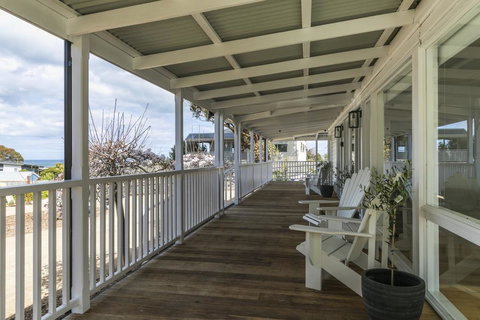 The Summer House Retreat Torquay - Swimm 1