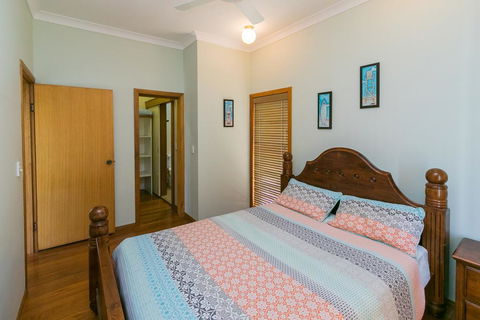 The Sun And The Sea In Hervey Bay - Renee 3