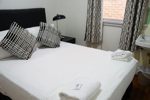 The Tamworth Hotel - Renee 2