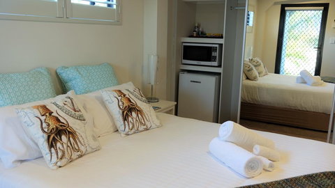 THE TIN SHED Couples Accommodation At Bay Of Fires - Renee 3