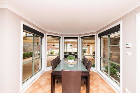 The Tinnock Entertainer Large & Comfy + Wifi - Renee 0