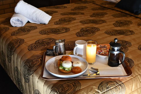 The Town House Motor Inn - Renee 2