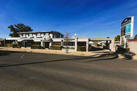 The Town House Motor Inn - Renee 0