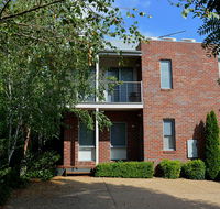 The Track - beautiful townhouse in Bright - Renee