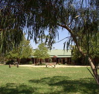 The Vineyard Motel - Petrol Stations