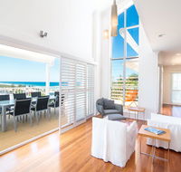 The White House - Central Coolum with Spectacular Ocean Views and WiFi - Renee