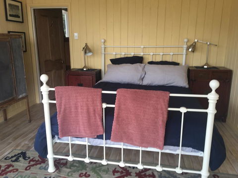 The Woolshed And Farmhouse Blue, Bruny Island - Renee 2