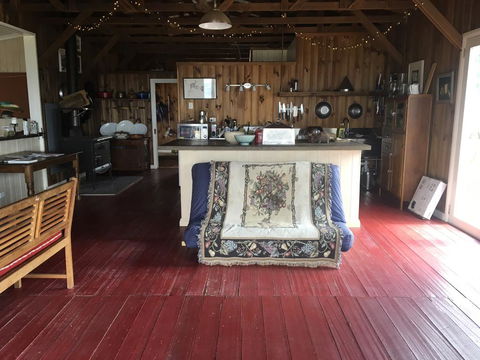 The Woolshed And Farmhouse Blue, Bruny Island - Renee 1