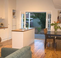 The Yellow Daisy - Renee