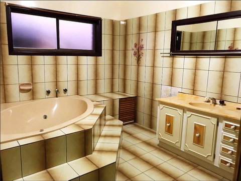 Thomastown Antique House En-suite Room - Internet Find 1