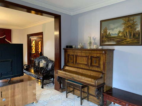 Thomastown Antique House Room 3 - Renee 2