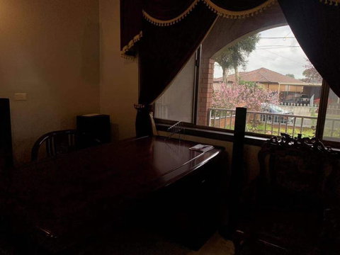 Thomastown Antique House Room 5 - Renee 0