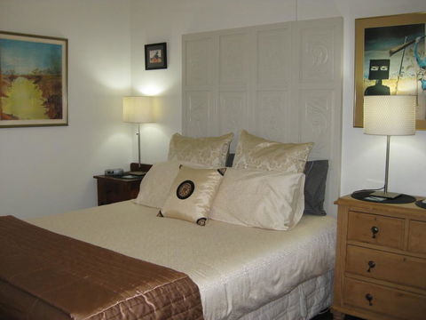 Three Chimneys Bed And Breakfast Boutique Guest House - Renee 1