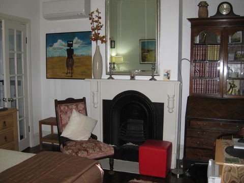 Three Chimneys Bed And Breakfast Boutique Guest House - Renee 2