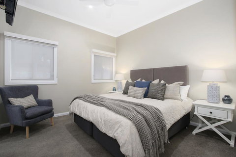 Three Sisters - Renee 2