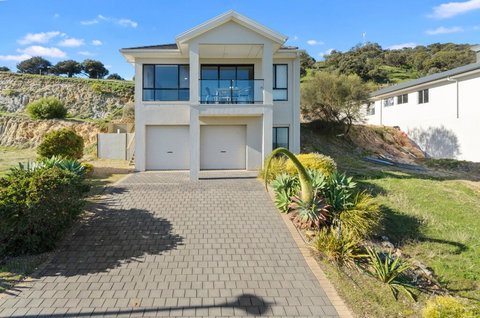 Ticky's Dream - 18 Turnberry Drive - Renee 1